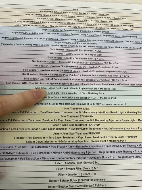 Menu des soins de la Medicube Clinic à Séoul avec le traitement Skin Care 20 sélectionné avant mon soin du visage.