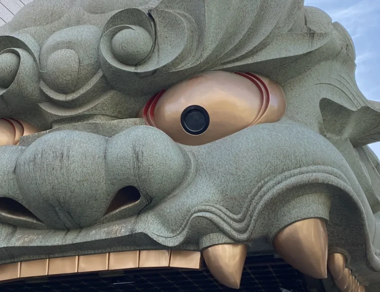 Le sanctuaire Namba Yasaka à Osaka