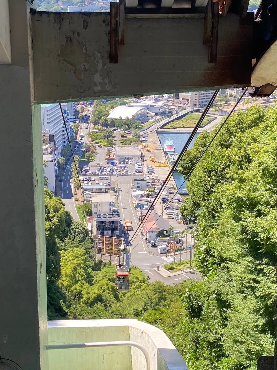 Téléphérique d'Atami avec vue sur la baie